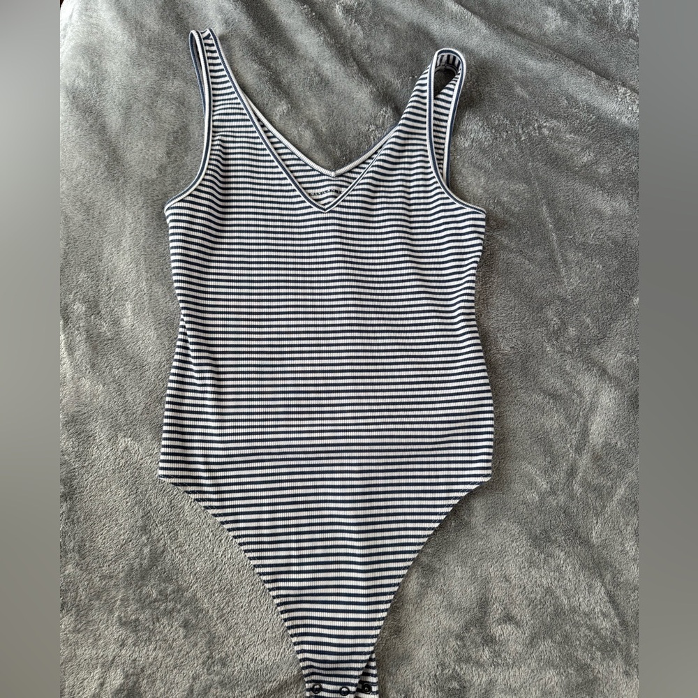 American Eagle, medium, blue and white striped